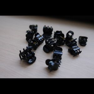 NEW $10 For 17 Hair Clips